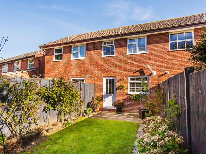 2 Bed House Terrace For Sale in Walton On Thames